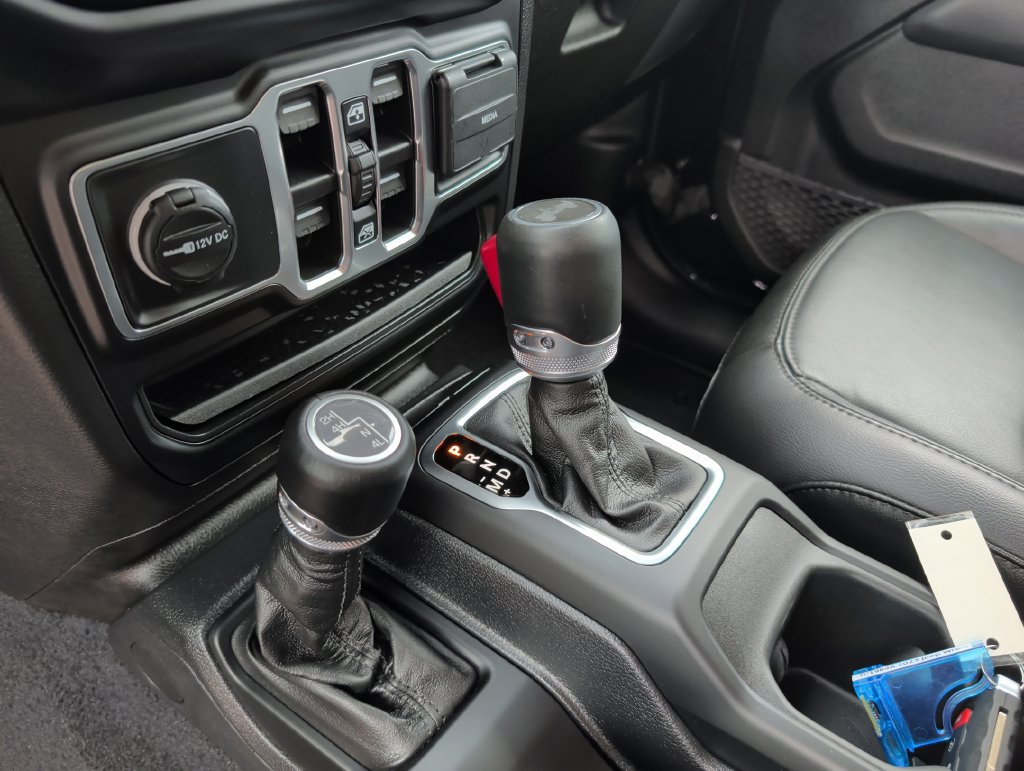 Used 2023 Jeep Wrangler Unlimited Sahara AWD/4WD image 27