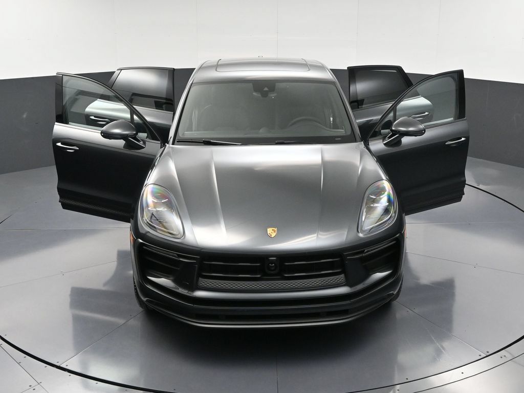 Certified 2026 Porsche Macan AWD/4WD image 34