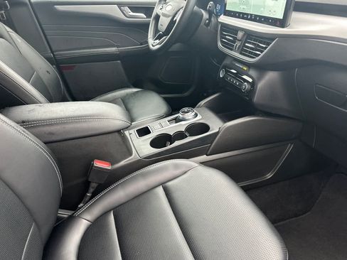 Certified 2025 Ford Escape Platinum image 16