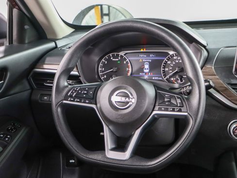Used 2024 Nissan Altima 2.5 SV FWD image 12