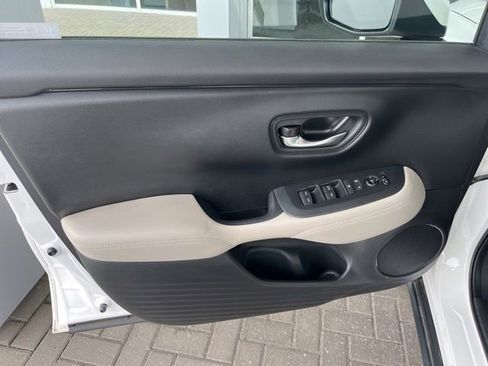 Used 2023 Honda HR-V LX image 19
