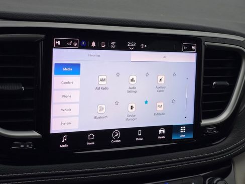 Used 2022 Chrysler Pacifica Touring-L image 37