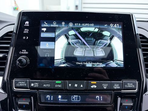 Used 2023 Honda Odyssey Touring image 9