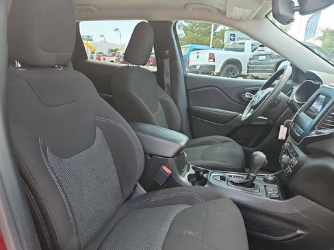 Used 2021 Jeep Cherokee Latitude AWD/4WD image 26