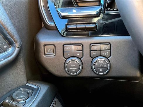 Used 2024 Chevrolet Silverado 3500 High Country w/ High Country Premium Package image 27