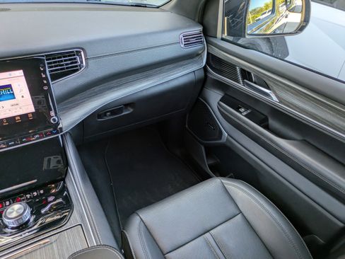 Used 2023 Jeep Wagoneer Series III w/ Convenience Group I image 13