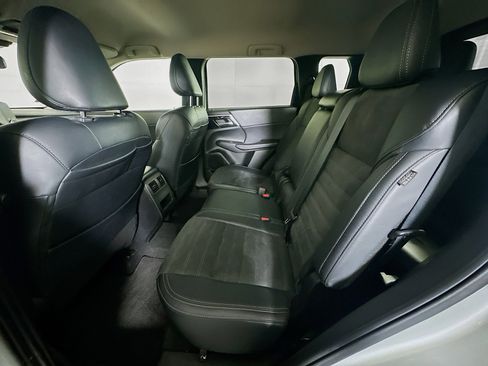 Used 2024 Mitsubishi Outlander SE FWD image 29
