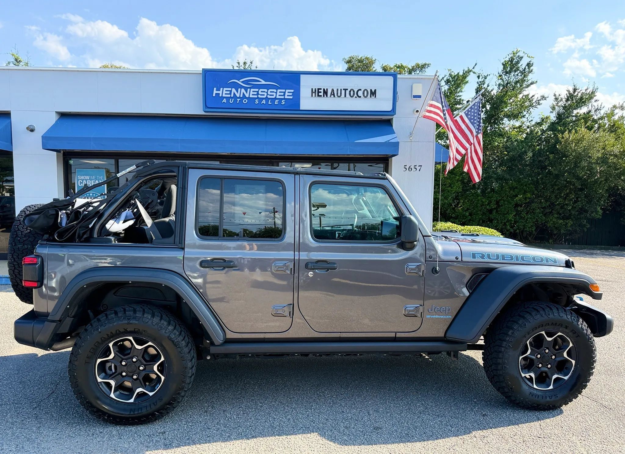 Used 2023 Jeep Wrangler Unlimited Rubicon 4xe w/ Cold Weather Group AWD/4WD image 9