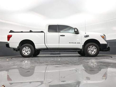 Used 2017 Nissan Titan S AWD/4WD image 25