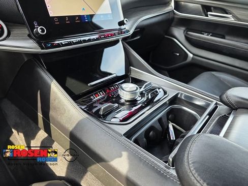 Used 2023 Jeep Wagoneer Series III w/ Preferred Equipment Group AWD/4WD image 23