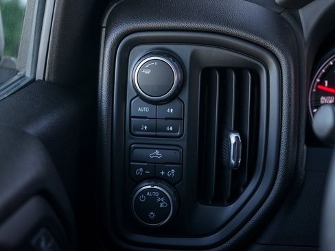 Used 2022 Chevrolet Silverado 1500 Custom Trail Boss w/ LPO, Dark Essentials Package image 17