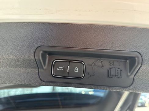 Certified 2023 Ford Explorer Limited w/ Limited Technology Package image 8