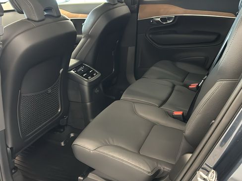 Used 2025 Volvo XC90 T8 Plus w/ Protection Package Premier AWD/4WD image 27
