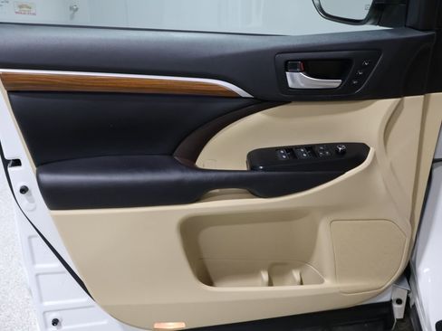 Used 2017 Toyota Highlander Limited Platinum image 13