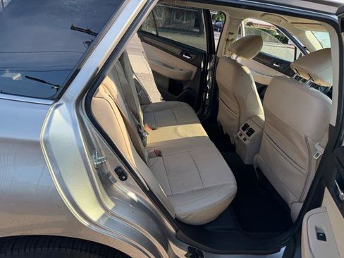 Used 2017 Subaru Outback 2.5i Limited AWD/4WD image 9