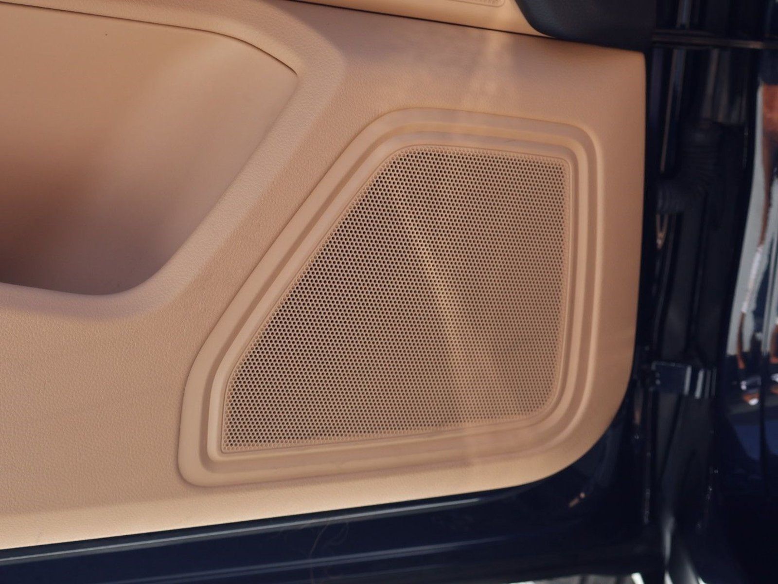 Certified 2023 Porsche Macan AWD/4WD image 11