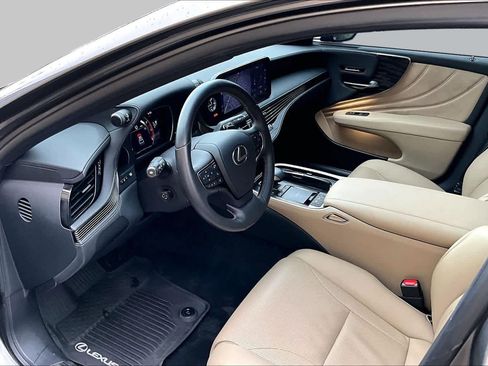Used 2022 Lexus LS 500 AWD w/ Accessory Package (Z2) image 18
