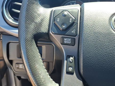 Used 2019 Toyota Tacoma TRD Sport AWD/4WD image 14