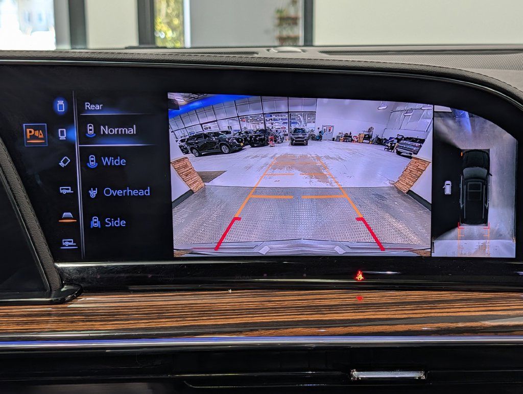 Used 2024 Cadillac Escalade Premium Luxury w/ Performance Package AWD/4WD image 16