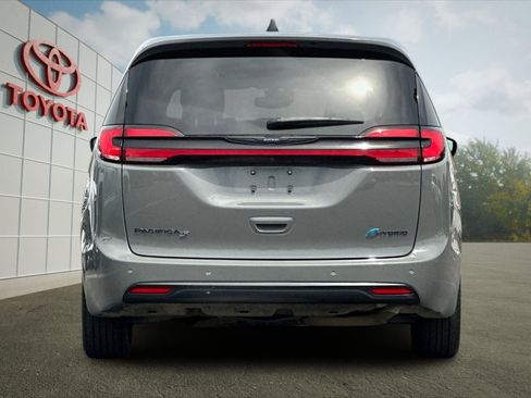 Used 2023 Chrysler Pacifica Limited w/ S Appearance Package FWD image 4