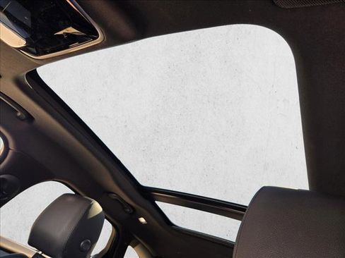 Used 2026 Land Rover Range Rover Velar Dynamic SE image 16