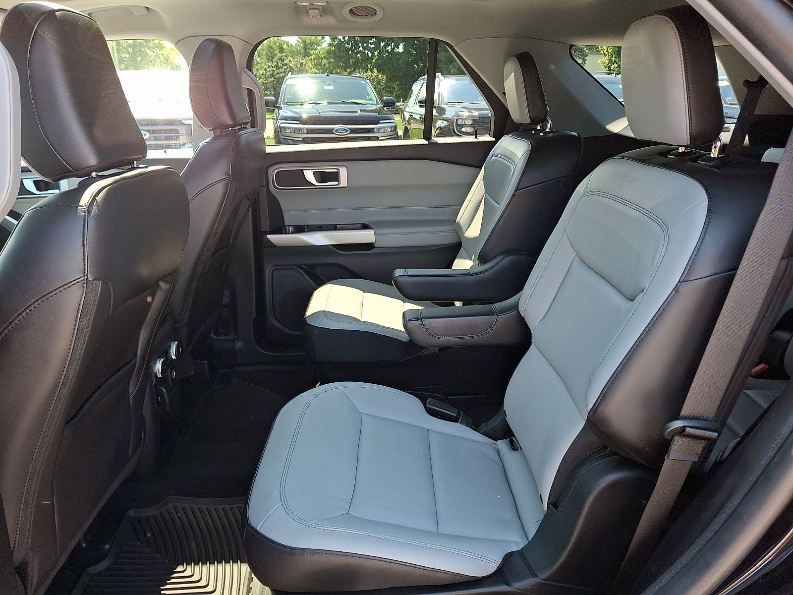 Certified 2021 Ford Explorer XLT w/ Equipment Group 202A AWD/4WD image 13