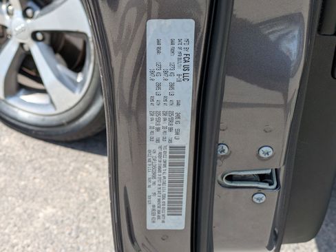 Used 2019 Jeep Cherokee Limited FWD image 33