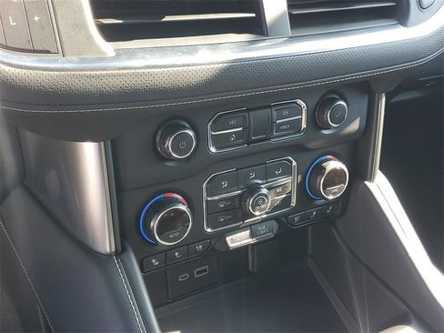 Used 2021 Chevrolet Tahoe Premier w/ Premium Package image 31