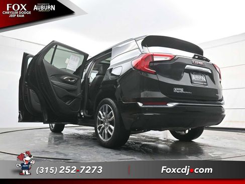 Used 2024 GMC Terrain Denali w/ Denali Premium Package image 32