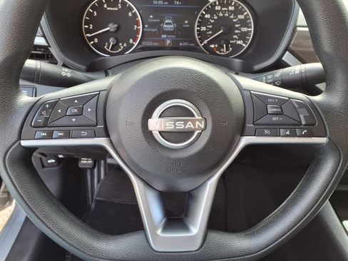 Used 2024 Nissan Altima 2.5 SV FWD image 10