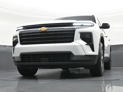 Used 2024 Chevrolet Traverse LS FWD image 31