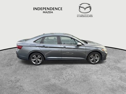 Used 2024 Volkswagen Jetta SE image 2