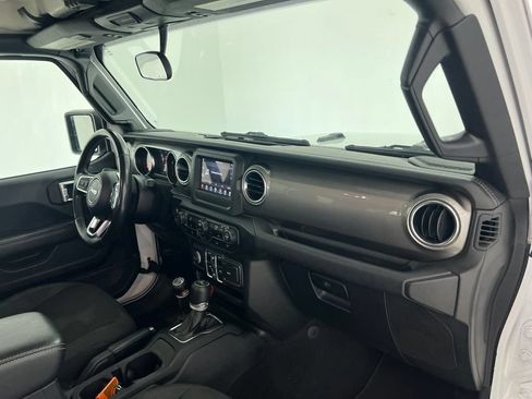 Used 2020 Jeep Wrangler Unlimited Sahara AWD/4WD image 24