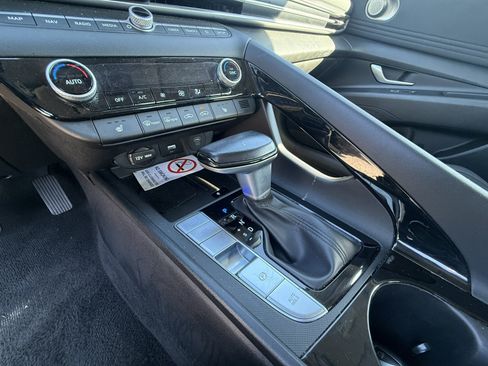 Used 2025 Hyundai Elantra SEL FWD image 14