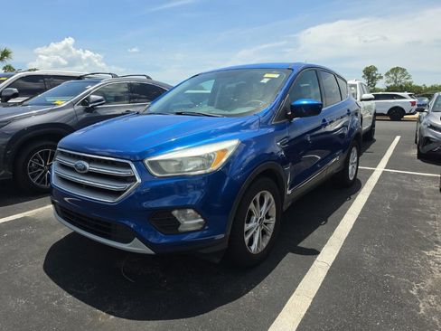Used 2017 Ford Escape SE FWD image 4