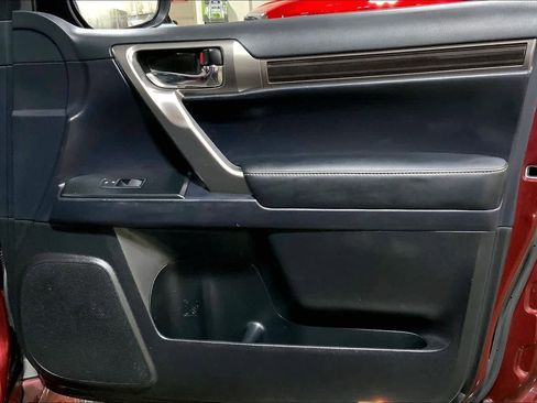 Used 2022 Lexus GX 460 Premium w/ Accessory Package image 22