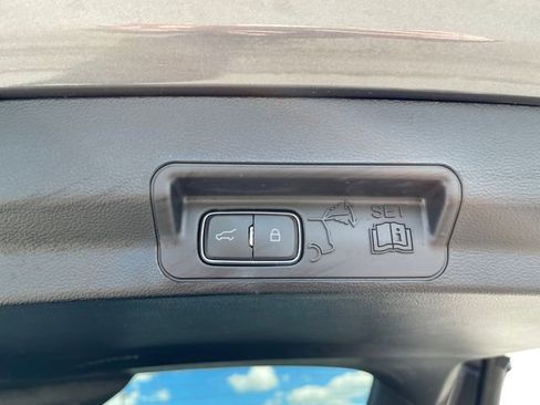 Used 2023 Ford Explorer XLT w/ Equipment Group 202A AWD/4WD image 33