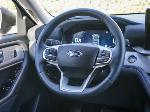 Used 2025 Ford Explorer Active RWD image 15