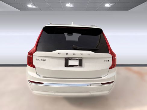 Certified 2024 Volvo XC90 B5 Plus w/ Protection Package Premier image 10