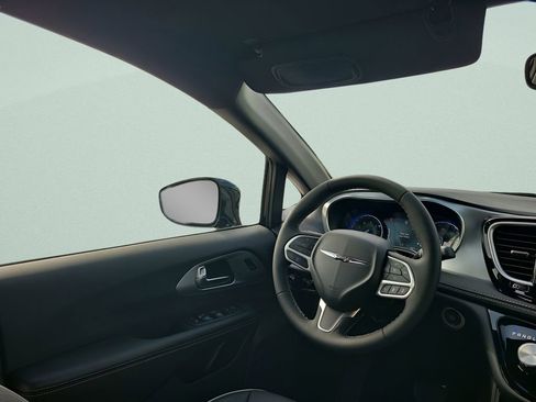 New 2026 Chrysler Pacifica Limited image 15
