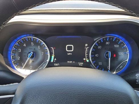 Used 2023 Chrysler Pacifica Touring-L FWD image 10