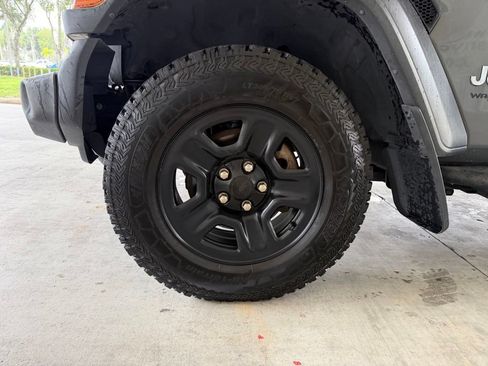 Used 2019 Jeep Wrangler Unlimited Sport S AWD/4WD image 13