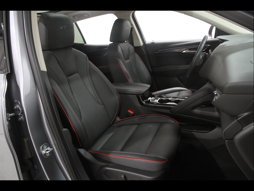 Used 2022 Buick Envision Essence w/ Technology Package I FWD image 18