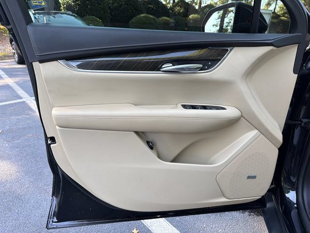 Used 2017 Cadillac XT5 FWD image 10
