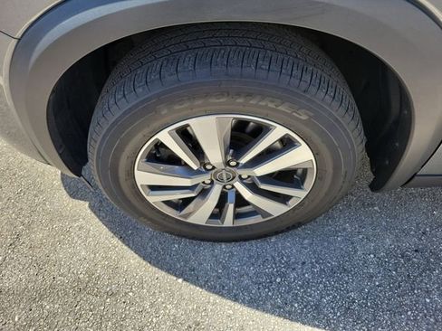 Used 2023 Nissan Pathfinder SL image 4