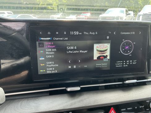 Used 2024 Kia Carnival EX FWD image 23