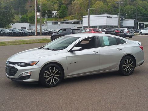 Used 2021 Chevrolet Malibu RS FWD image 2