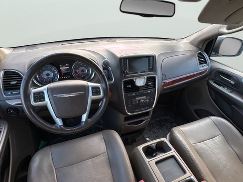 Used 2012 Chrysler Town & Country Touring w/ Entertainment Group #1 FWD image 14