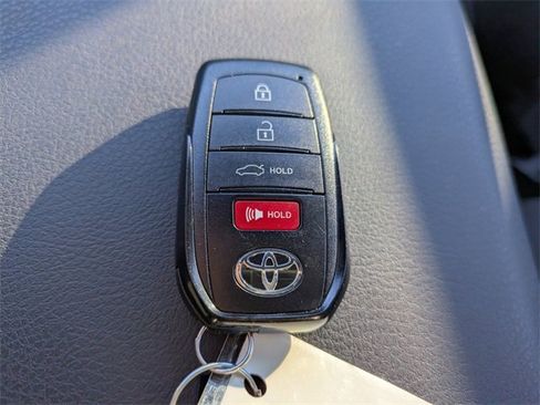 Used 2025 Toyota Camry SE image 28