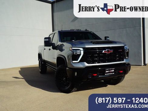 Used 2025 Chevrolet Silverado 2500 ZR2 w/ Technology Package AWD/4WD image 6